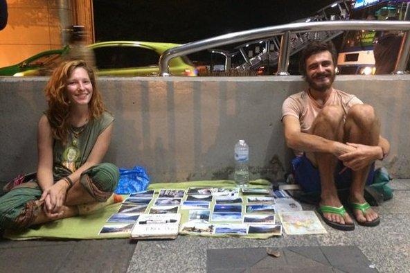 Khach Tay xin tien: dang thuong hay dang xau ho? anh 3