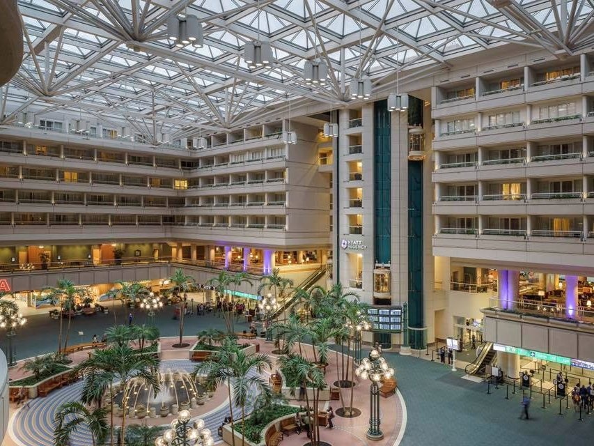 Nhung san bay tuyet den muc du bi hoan chuyen, khach cung kho buc minh hinh anh