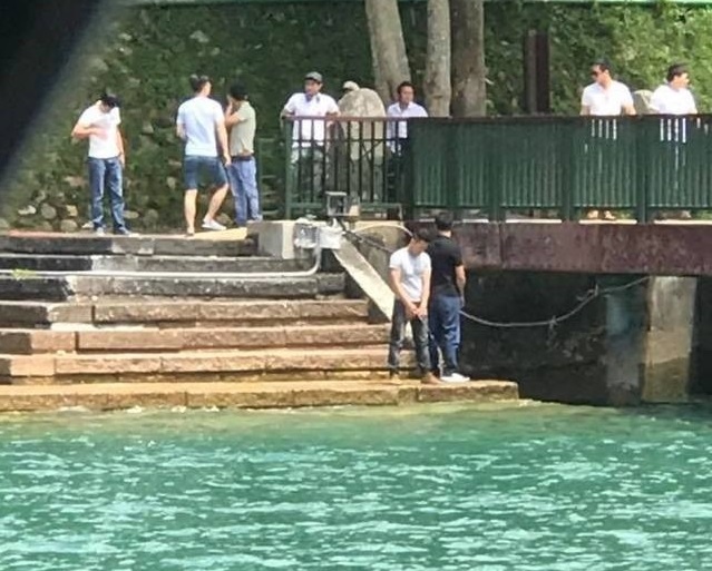 Du khach Viet bi 'beu guong' tren bao Dai Loan vi tieu bay hinh anh