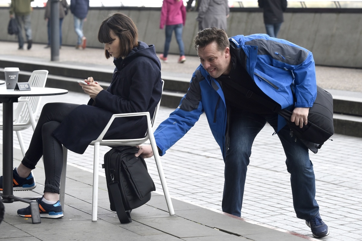 Lam gi khi bi mat trom khi di du lich? hinh anh