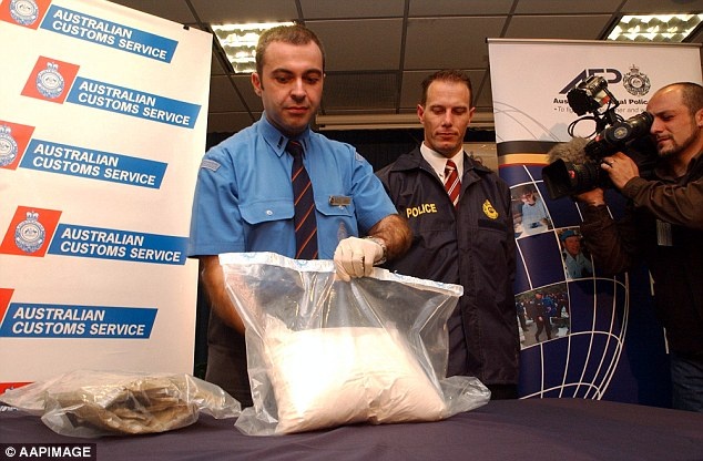 Nhung hanh dong bi hai cua khach di may bay anh 12