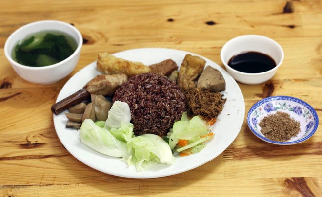 6 quan chay ngon,  gia binh dan o Ha Noi cho mua Vu Lan 2017 anh 7