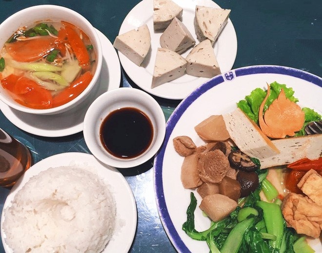 6 quan chay ngon,  gia binh dan o Ha Noi cho mua Vu Lan 2017 anh 8