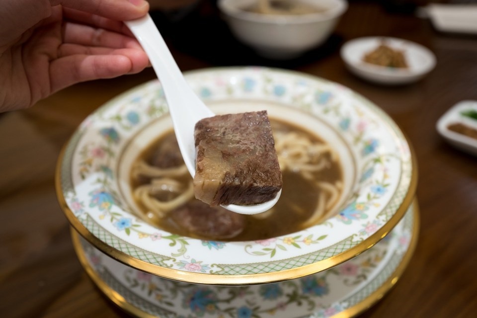 Quy trinh che bien mon mi bo dat nhat the gioi hinh anh