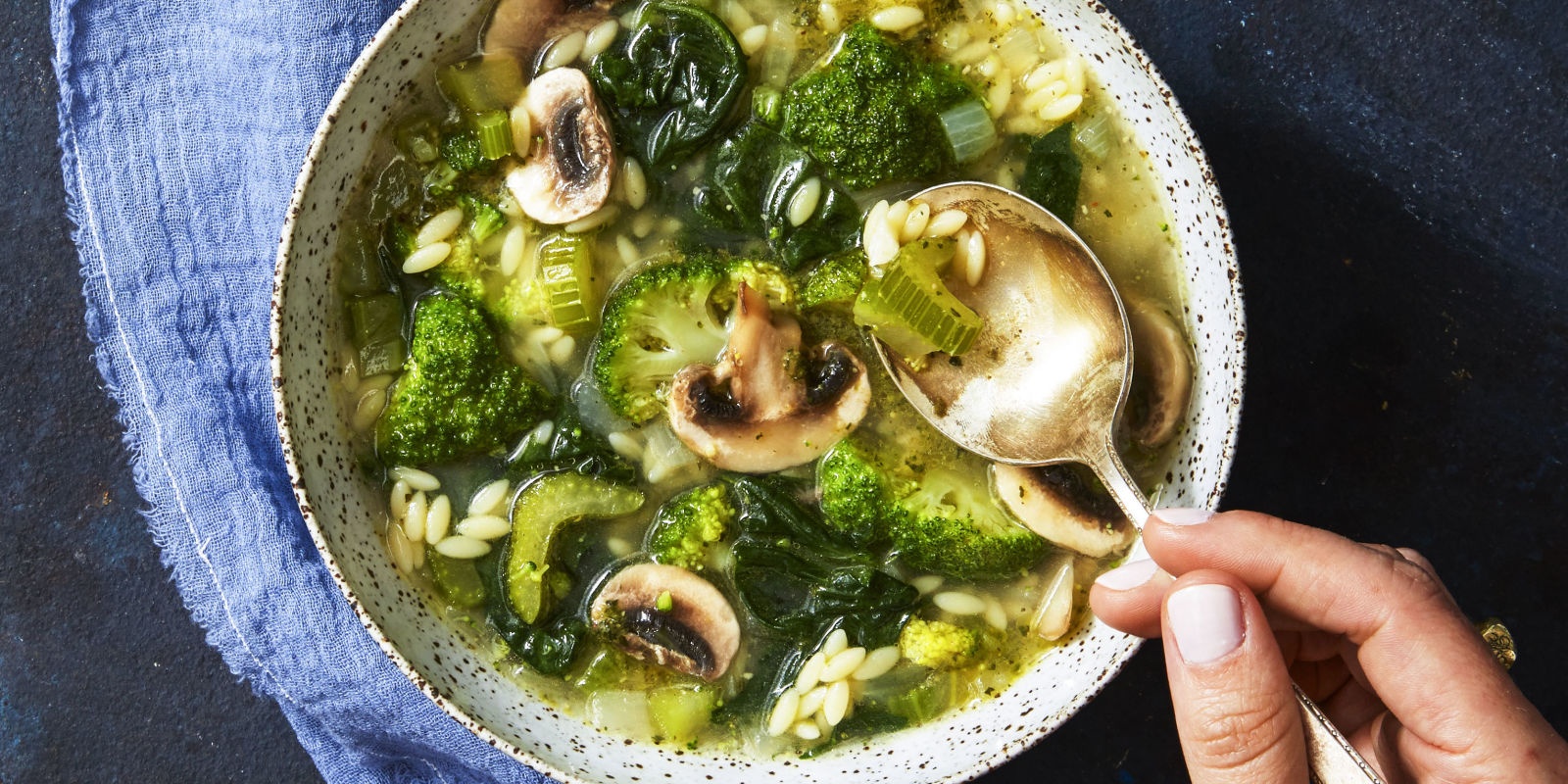 Nhung mon dung bao gio an noi cong so anh 1