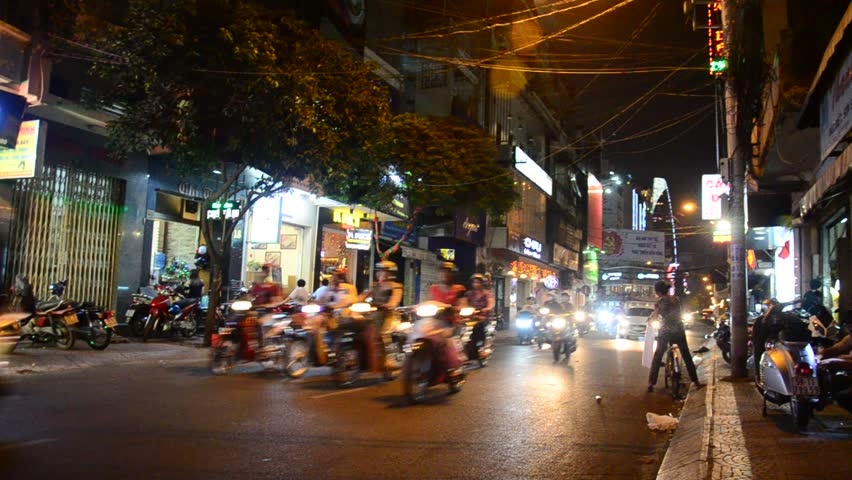 Khach Tay ri tai nhau meo &lsquo;song sot&rsquo; khi di xe may o Viet Nam anh 7