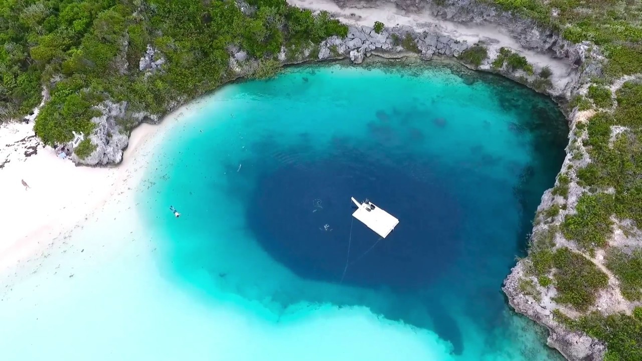 Ho xanh bi an giua long dai duong hinh anh