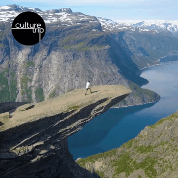 Mom Luoi Quy dang so cach mat dat 700 m hinh anh