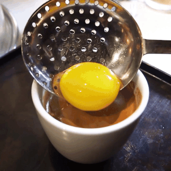 Ca phe pha bang trung song o My hinh anh