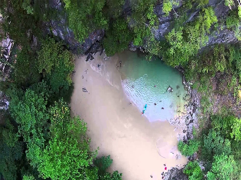 Bai bien bi mat trong long vach da hinh anh