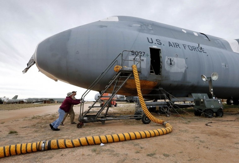 Nhung nghia dia khong lo noi may bay nam cho chet hinh anh