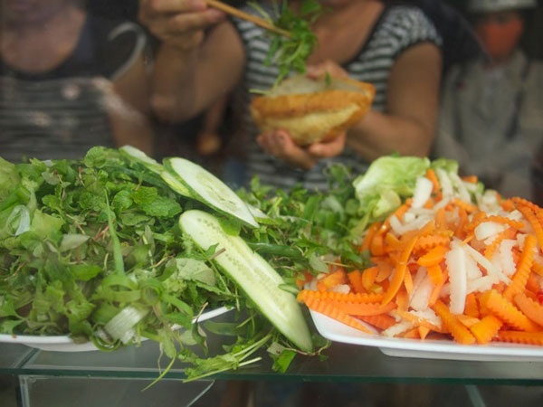 Quan banh mi va pho Cha Tu Dan an o Hoi An noi tieng den muc nao? anh 5