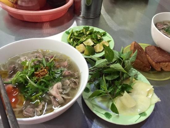 Quan banh mi va pho Cha Tu Dan an o Hoi An noi tieng den muc nao? anh 10
