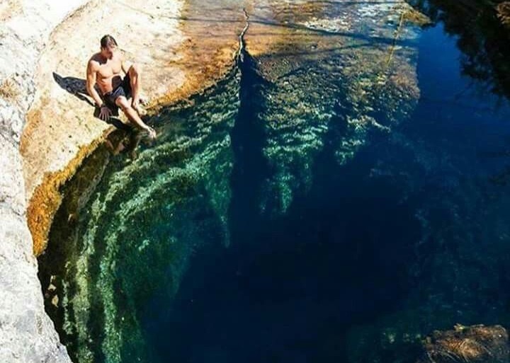 Be boi tu nhien co ho den sau hut tam mat hinh anh