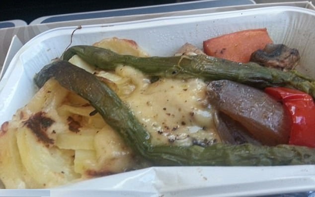 Nhung suat an do te tren may bay hinh anh