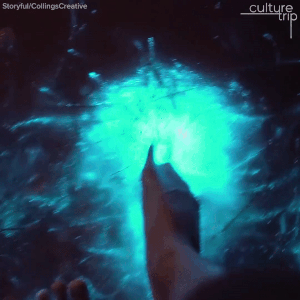 Bai bien phat sang mau xanh ky ao hinh anh