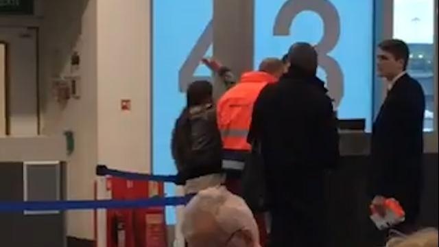 Hanh dong xau xi cua du khach nam 2017 anh 2