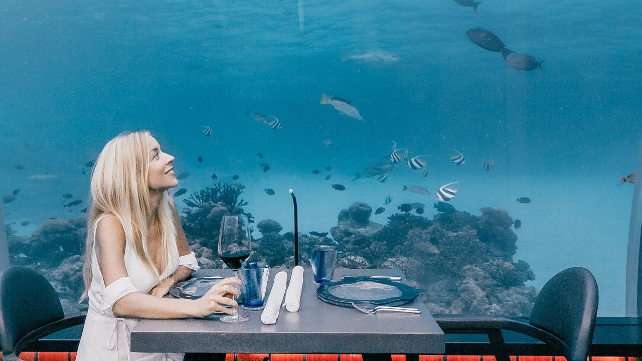 Nha hang duoi bien lon nhat the gioi hinh anh