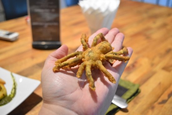 Quan chuyen phuc vu dac san nhen den khong lo hinh anh