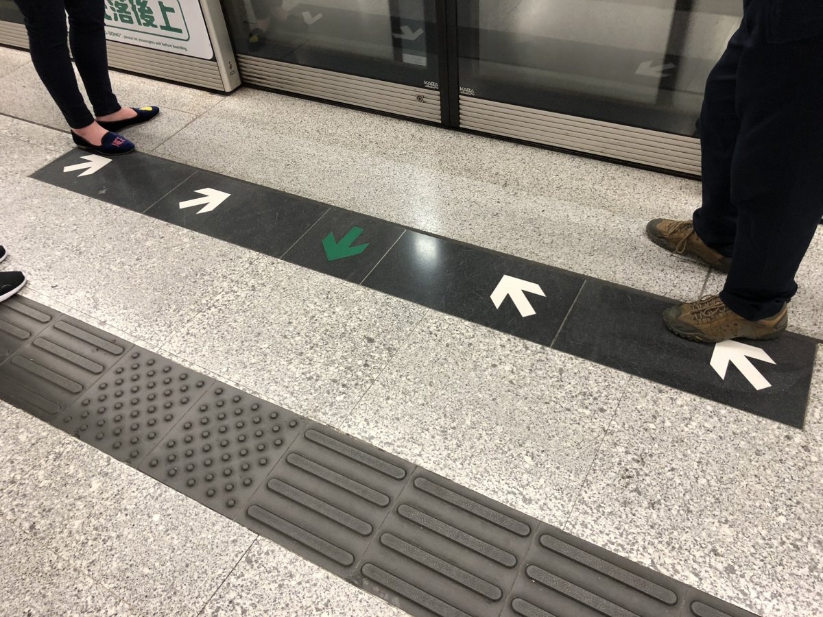 Tau dien ngam MRT o Hong Kong anh 5