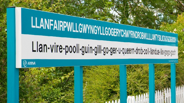 Ban co doc duoc ten cua ngoi lang nay khong? hinh anh