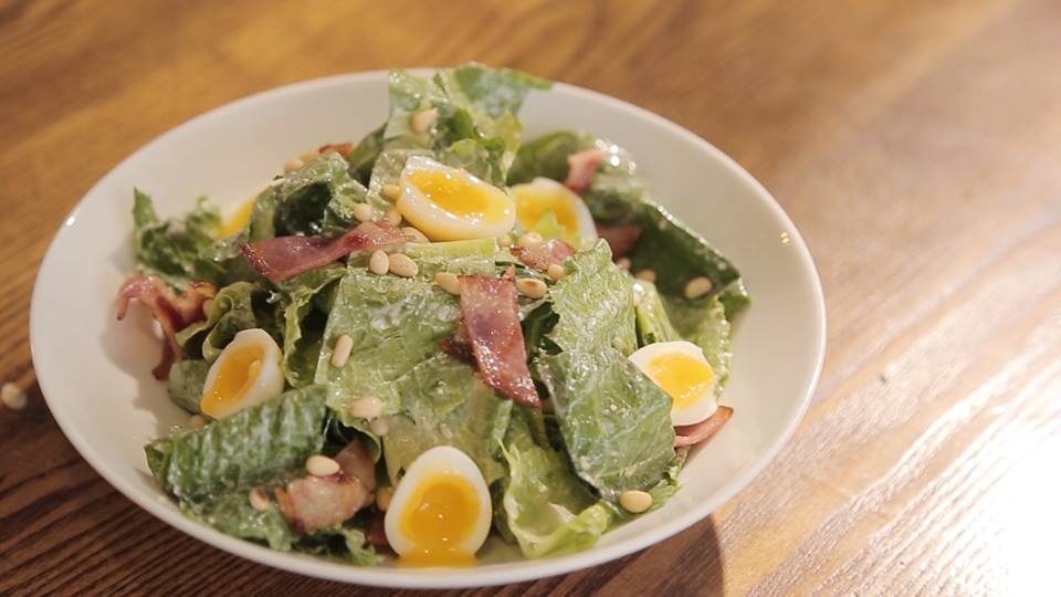 Bep truong Viet tung lam tiec cho Nu hoang Anh bat mi cach lam salad hinh anh