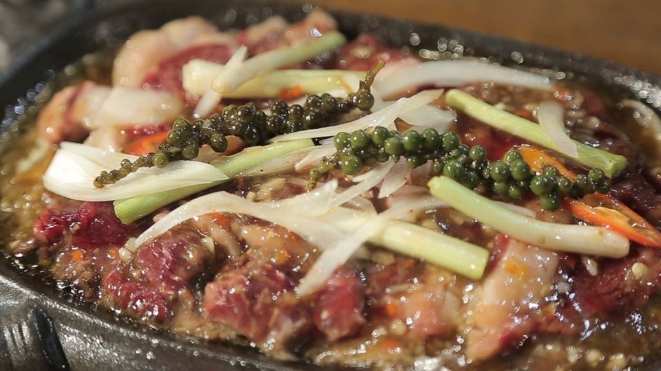 Lam bo chay tieu xanh thom lung lai rai xem bong da hinh anh