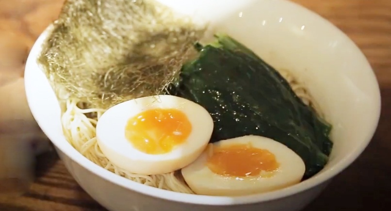 Hoc cach nau mi ramen vua de vua ngon cua bep truong 9X hinh anh