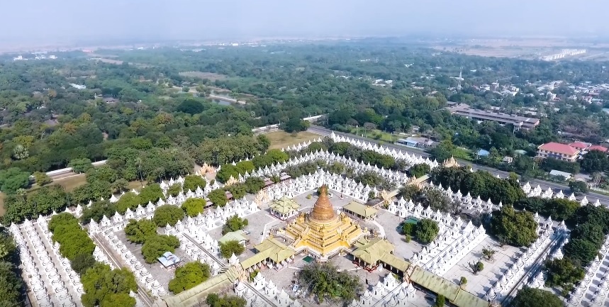 Ngoi chua thuc chat la cuon sach lon nhat the gioi hinh anh