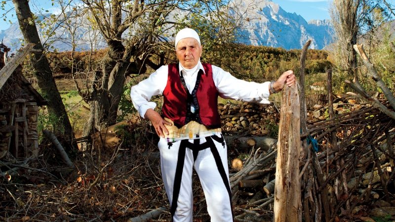 Nhung trinh nu song ca doi nhu nam gioi o Albania anh 7