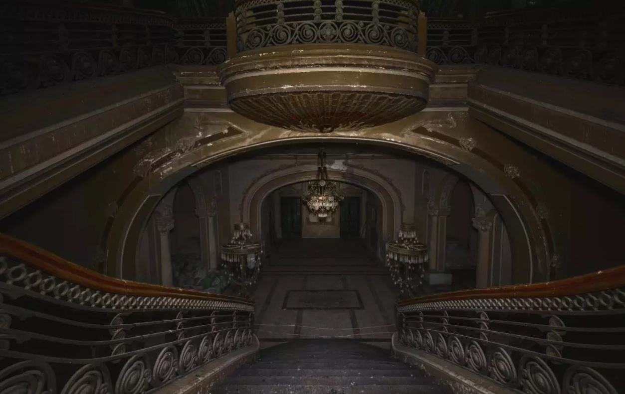 Ben trong casino bo hoang day ma mi anh 9