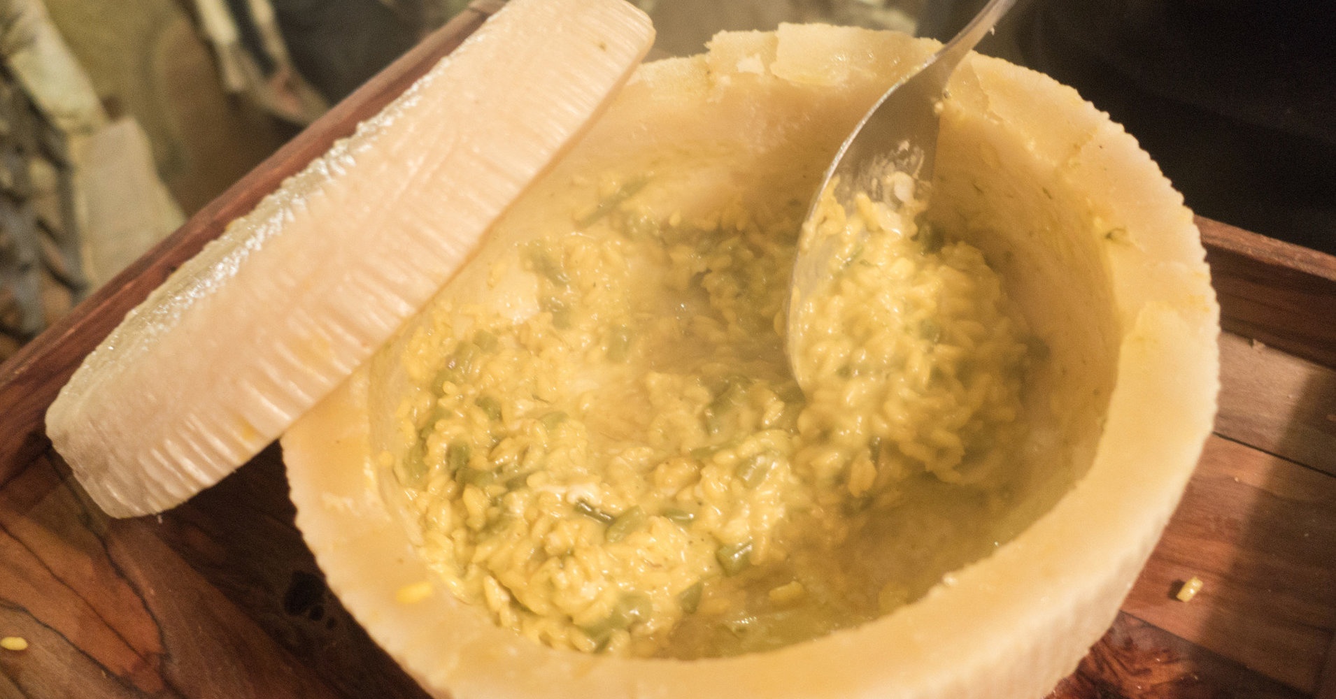 Dac san pho mai gioi cua Italy khien du khach xanh mat anh 5