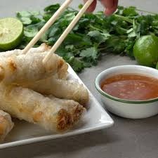 Nguoi nuoc ngoai lam nem ran Viet nhu the nao? hinh anh