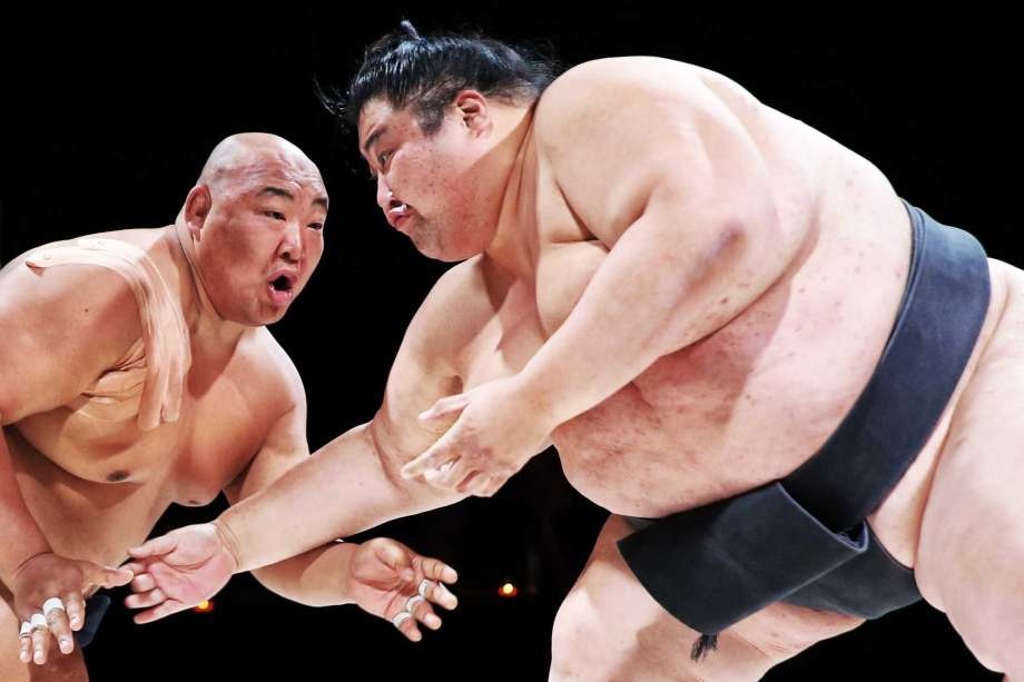 Nghe vo si sumo cuc nhoc hon ban tuong hinh anh