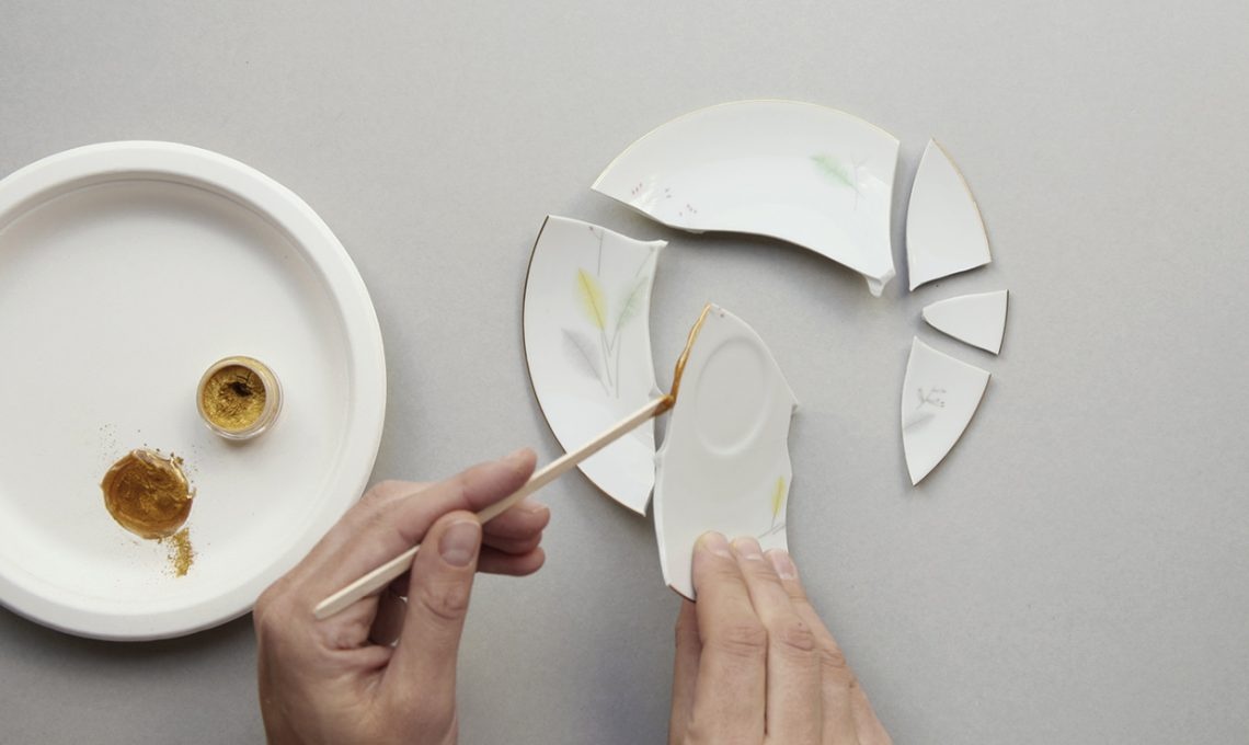 Thay vi vut do vo, nguoi Nhat sua chung bang vang hinh anh