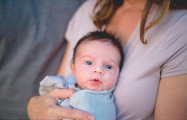 15 nguoi hop suc giup me ung thu vu nuoi con bang sua me hinh anh