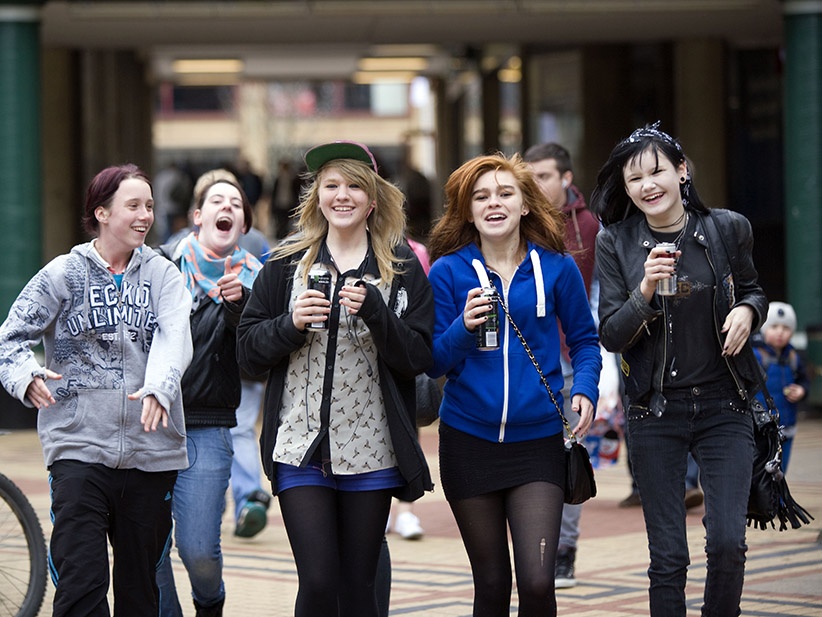 Caffeine và taurine trong nước tăng lực lợi hay hại? ảnh 3 Caffeine va taurine trong nuoc tang luc loi hay hai? anh 3