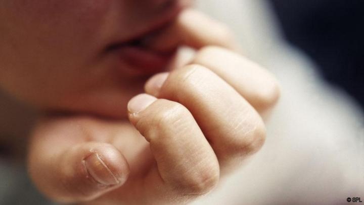 Hiem hoa bat ngo tu thoi quen can mong tay anh 2