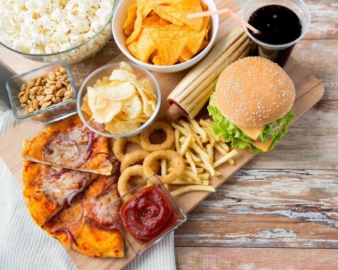 8 thuc pham nen tranh khi bi dau hinh anh