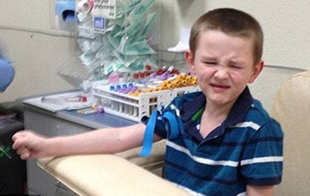 Hanh trinh vo vong chua benh 'hoa da' cho con hinh anh