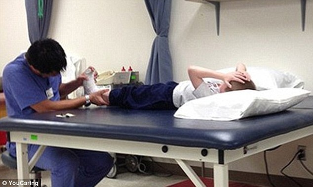 Hành trình vô vọng chữa bệnh hóa đá cho con ảnh 3 Hanh trinh vo vong chua benh hoa da cho con anh 3