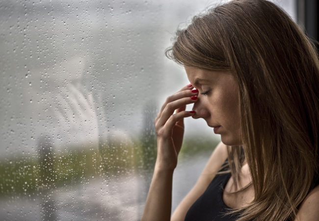 Vì sao có người bị đau đầu khi thay đổi thời tiết? ảnh 1 Vi sao co nguoi bi dau dau khi thay doi thoi tiet? anh 1