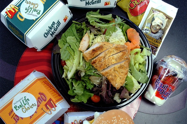 Gan 400 nguoi ngo doc vi salad ga cua McDonald hinh anh