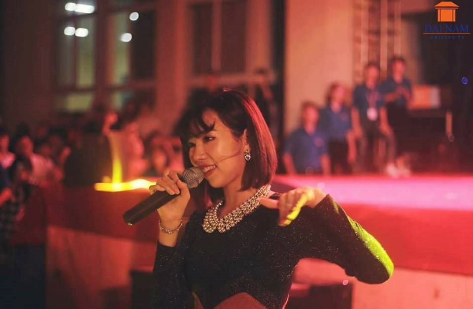 Gala chao tan sinh vien soi dong o DH Dai Nam hinh anh