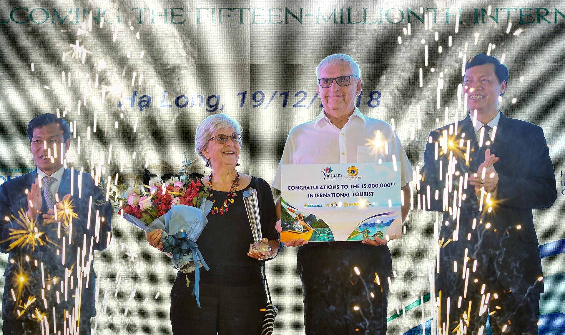 Video - Du khach quoc te chia se cam xuc ve Viet Nam hinh anh