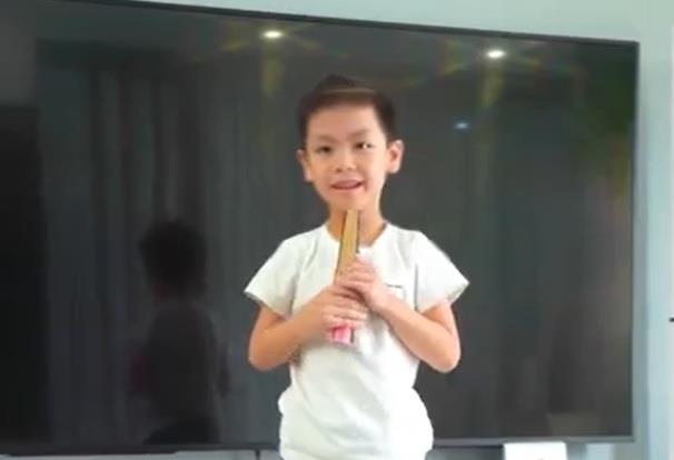 Video - MC Phan Anh chia se ve cach nhan biet dau hieu tu tin o tre hinh anh