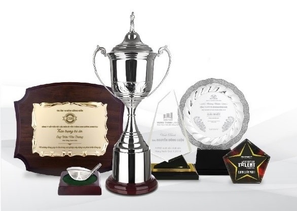 Goi y qua tang doc dao cho nhan vien dip cuoi nam hinh anh