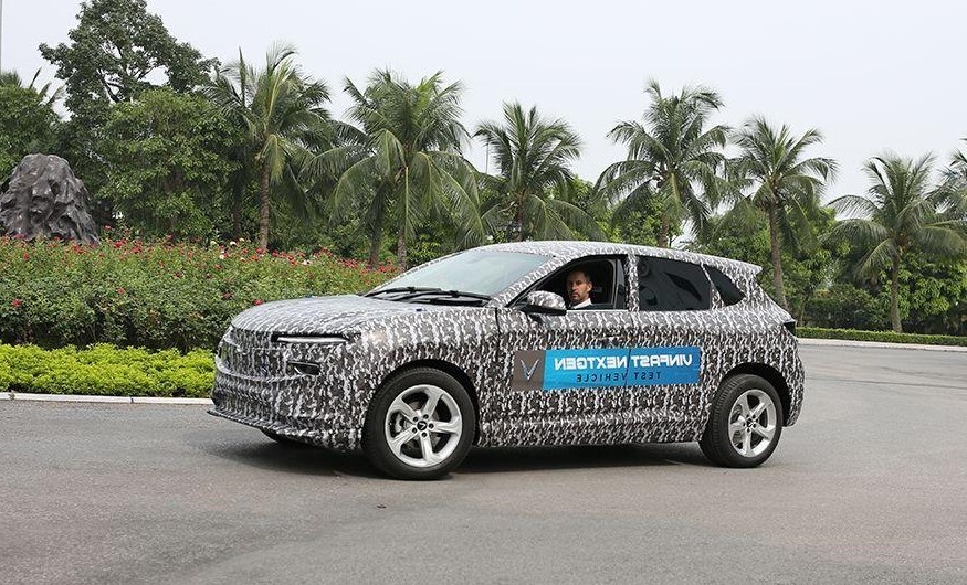 Video - Xe oto dien moi cua VinFast chay thu tai Ha Noi hinh anh