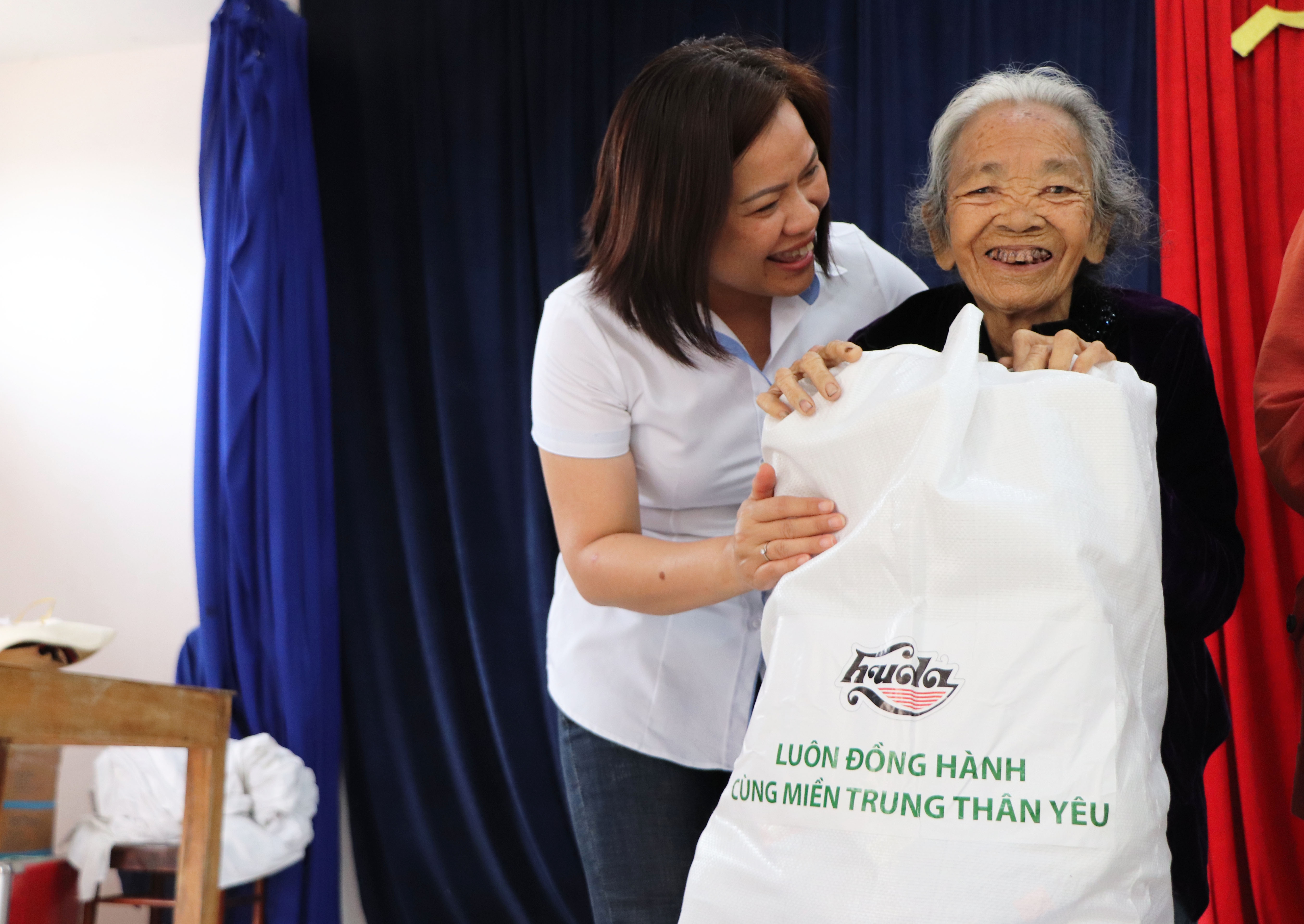 Luôn đồng hành cùng miền Trung yêu thương ảnh 11 Luon dong hanh cung mien Trung yeu thuong anh 11