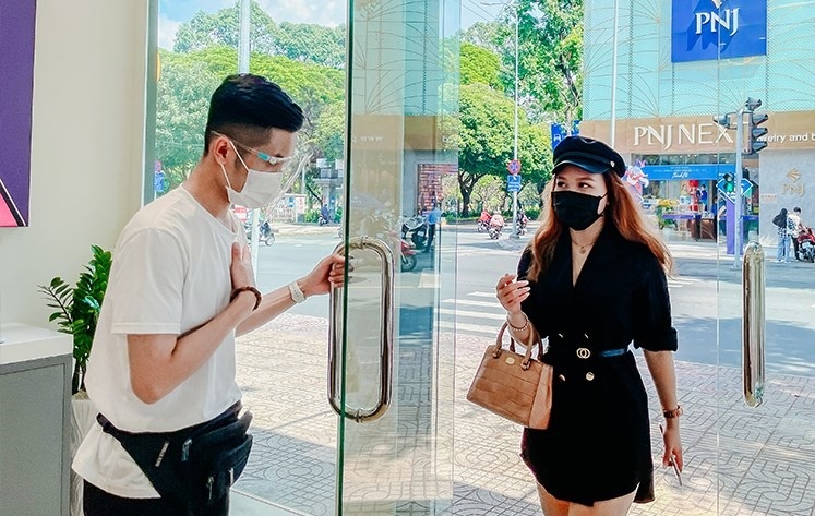 Vi sao goi cua hang Mono la Apple Store thu nho? hinh anh